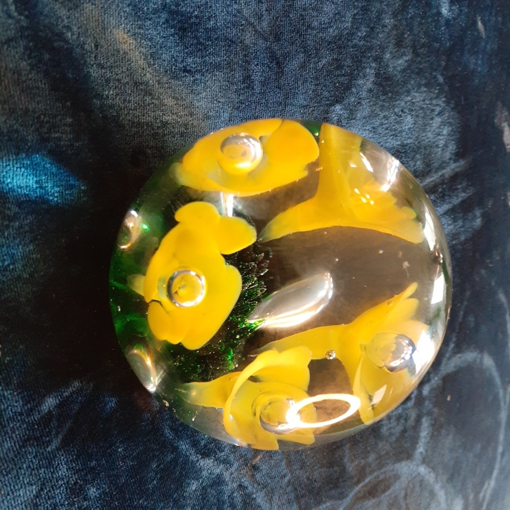 EXQUISITE Stamped St Claire 4" Art Glass Paperweight.